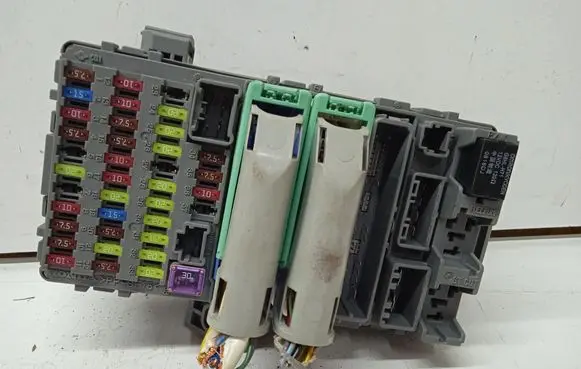 Honda CR-V Fuse module 52575LM SWAE221