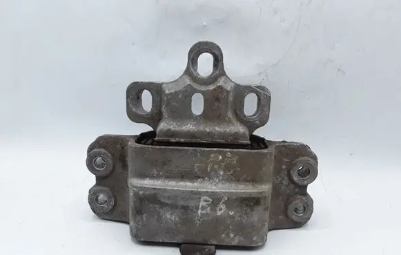 Volkswagen PASSAT B6 Engine mount bracket 3C0199555