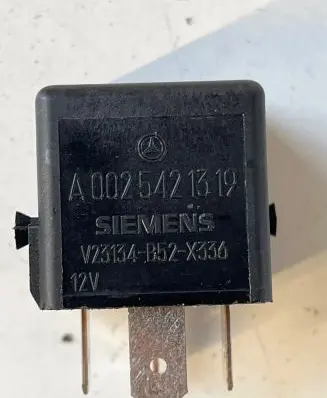 Mercedes-Benz A W168 Other relay A0025421319 V23134B52X336