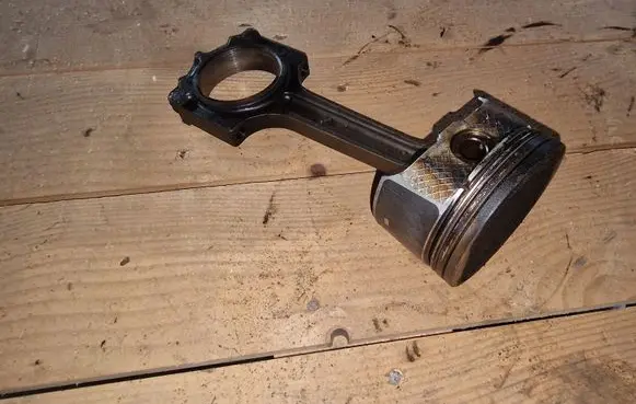 Mazda 3 I Piston with connecting rod