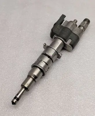 BMW 3 E90 E91 Fuel injector 7589048 10181010