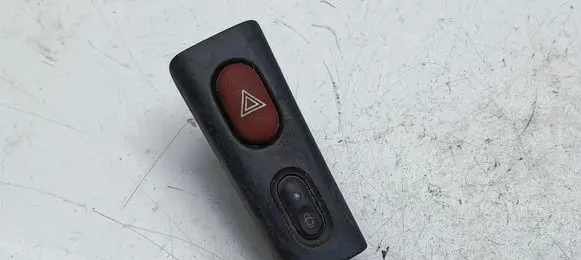 Renault Laguna I Hazard light switch 822955