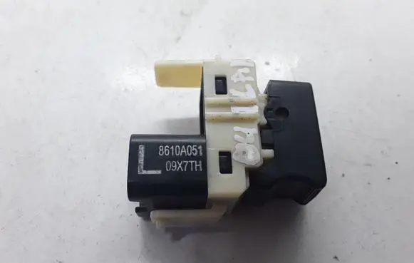 Mitsubishi Outlander Seat control switch 8610A051