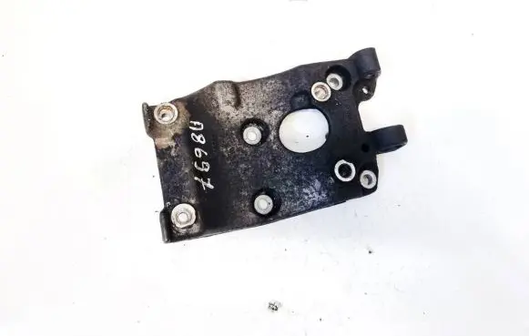 Ford Focus Engine mounting bracket AV2Q8D611AB AV2Q-8D611-AB