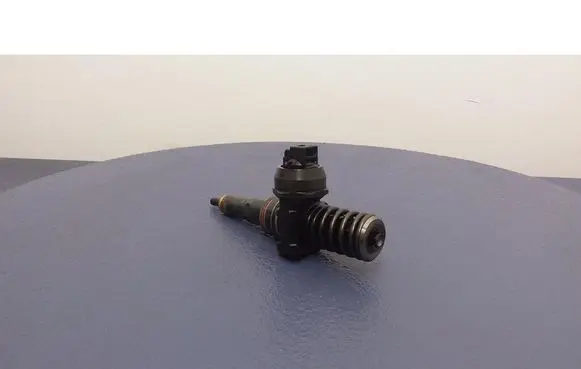 Volkswagen PASSAT B5.5 Fuel injector 038130073AL