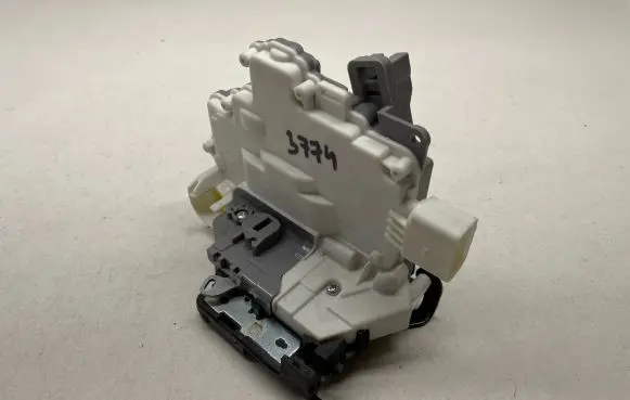 Audi Q5 SQ5 Front door lock 8J2837016A