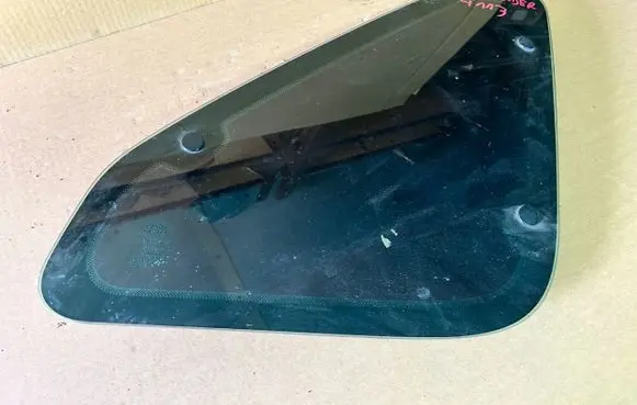 Land Rover Freelander Front triangle window/glass 