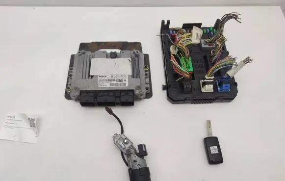 Citroen C4 I Engine ECU kit and lock set 9656530580 21676031 9656494380