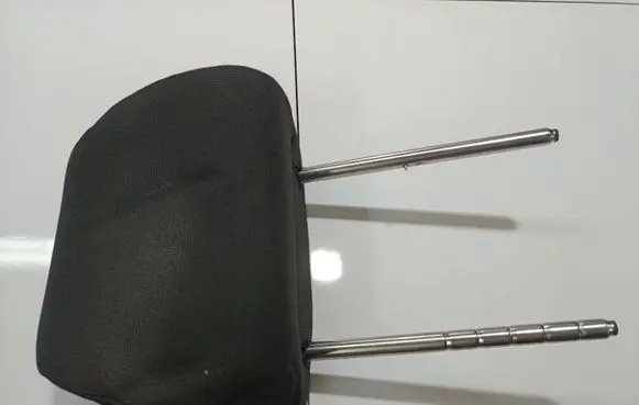 Volkswagen PASSAT B6 Front seat headrest 
