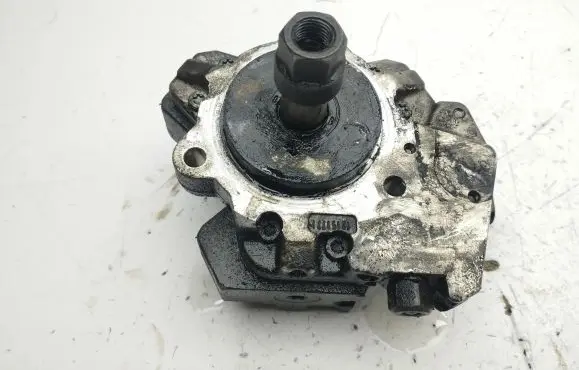 BMW 5 E60 E61 Fuel injection high pressure pump 7788670