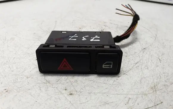 BMW X5 E53 Hazard light switch 8368920 61318368920