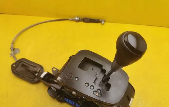 Toyota Yaris XP210 Gear shift rod 