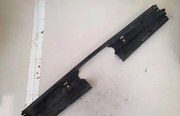 BMW 5 E60 E61 Radiator mount bracket 51717050650 74850610