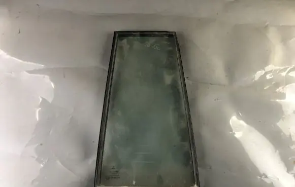 Rear vent window glass