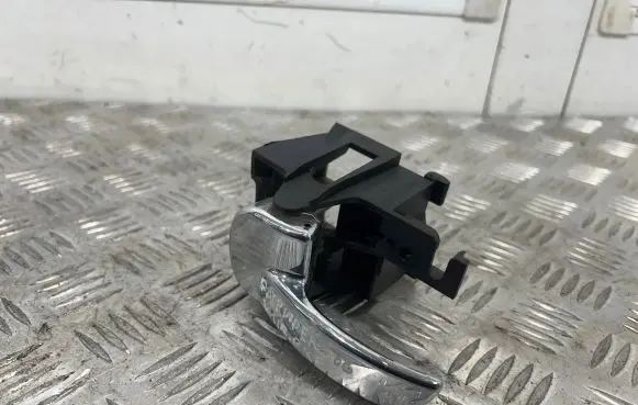 Nissan Pathfinder R51 Front door interior handle