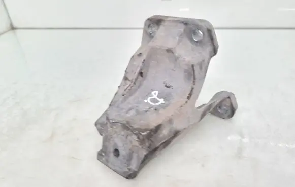 Audi A4 S4 B6 8E 8H Engine mounting bracket 8E0199308H