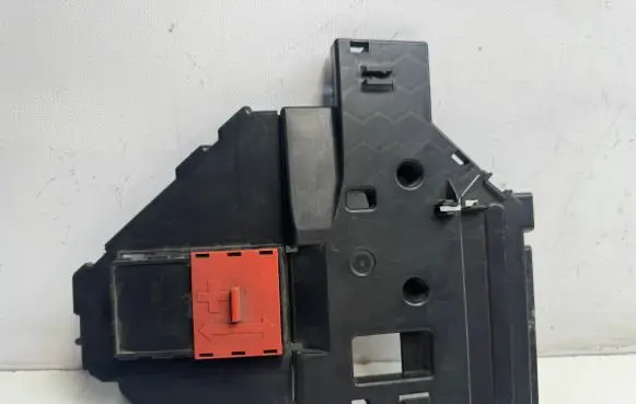 Mercedes-Benz E W213 Fuse box cover DBPD925