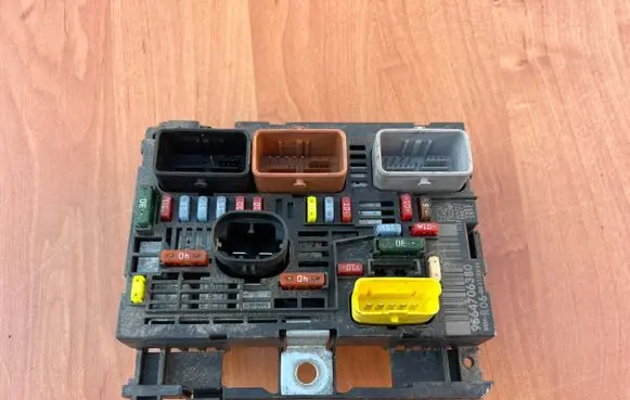 Peugeot 308 BSM Control unit 9664706380
