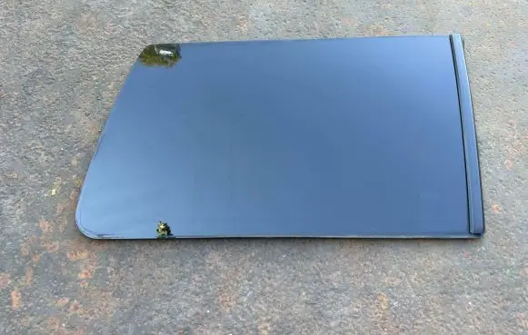 Nissan Terrano Rear side window 833400X400