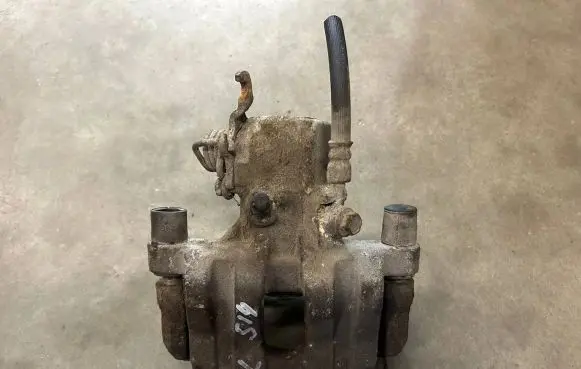 Nissan Primera Front brake caliper