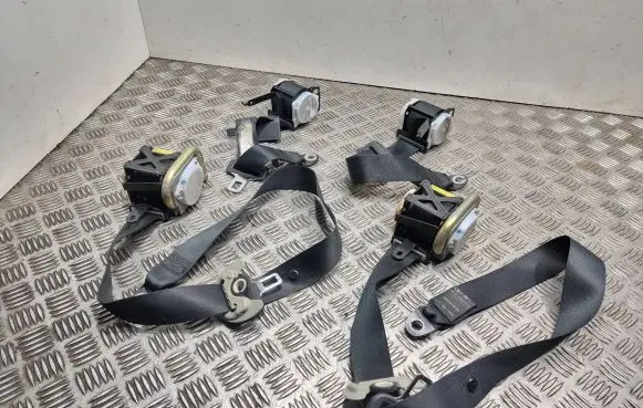 Toyota Avensis T250 Set of seat belts 7321005050 7322005050 7336005100