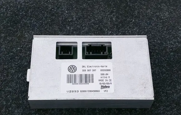 Volkswagen Phaeton Headlight ballast module Xenon 89392008 3D0907397