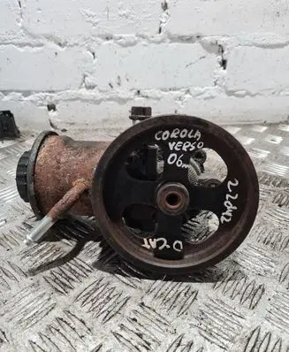 Toyota Corolla Verso E121 Power steering pump