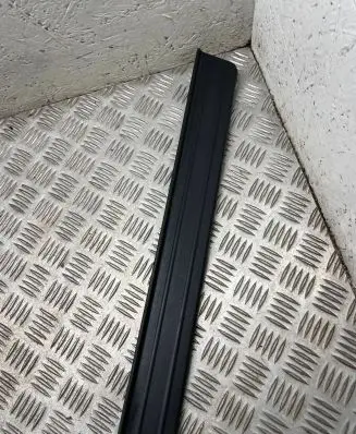 Hyundai Tucson JM Front sill trim cover 858832e000