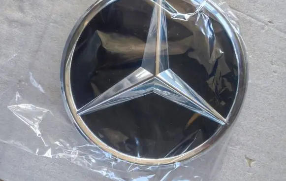 Mercedes-Benz GLA H247 Manufacturer badge logo/emblem A0008880400