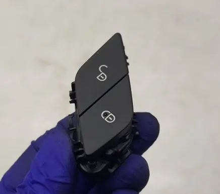 Mercedes-Benz Sprinter W907 W910 Central locking switch button A2139059603