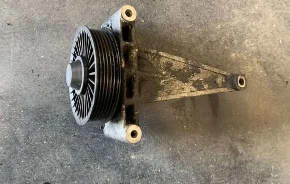 Mercedes-Benz Sprinter W906 Generator/alternator bracket 