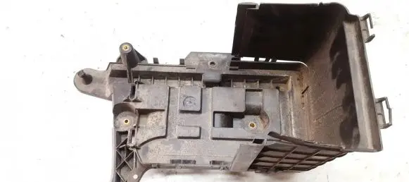 Volkswagen PASSAT B6 Battery box tray 1K0915333