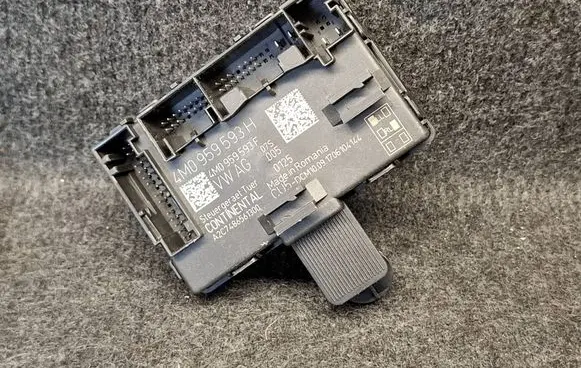 Audi Q7 4M Door control unit/module 4M0959593H 4M0959593F