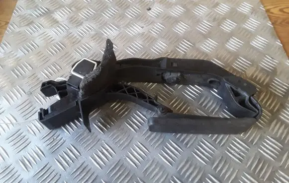 Mercedes-Benz E W211 Accelerator throttle pedal A2113000904 A2113010001 1293010382