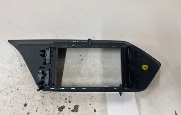 Mercedes-Benz E W212 Radio/GPS head unit trim A2126801336