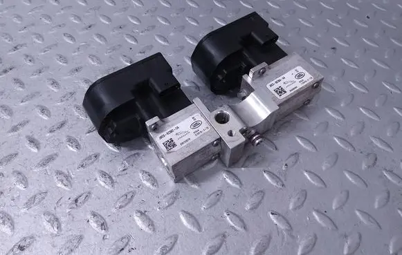 Jaguar I-Pace Air conditioning (A/C) expansion valve J9D36C582CA J9D38D304AA