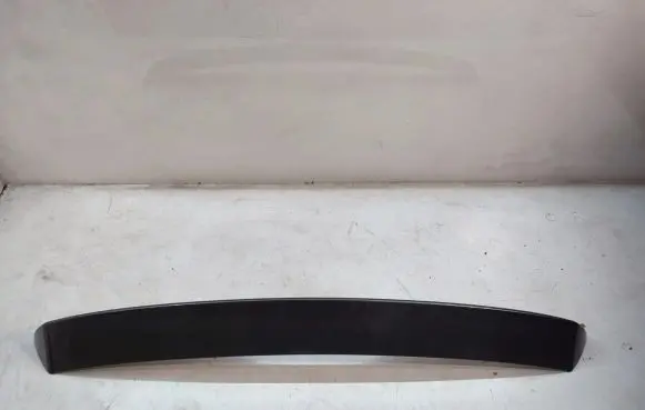 Tailgate/trunk spoiler