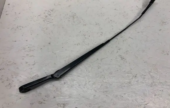 BMW 1 F70 Front wiper blade arm 26122402