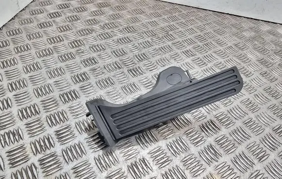 Volkswagen PASSAT B7 Accelerator throttle pedal 1020212 6PV01103905 1K1721503AS