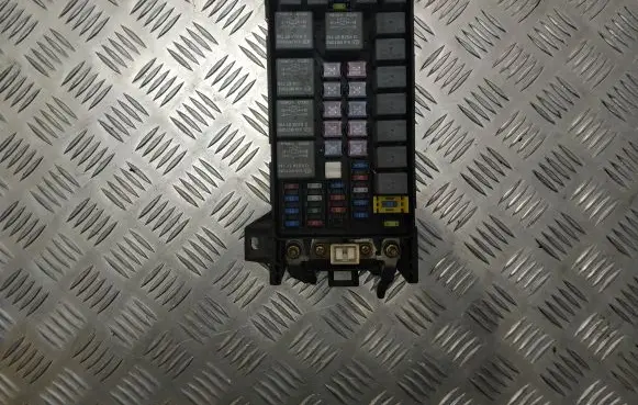 KIA Carnival Fuse module L03H