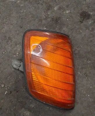 Mercedes-Benz E W124 Front indicator light 42704R6