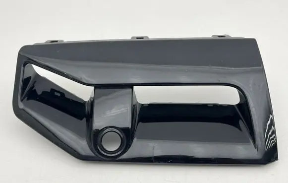 BMW 7 G70 Front bumper lower grill 1585771