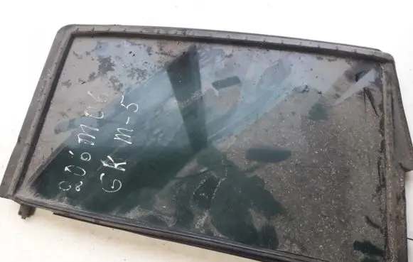 Rear vent window glass