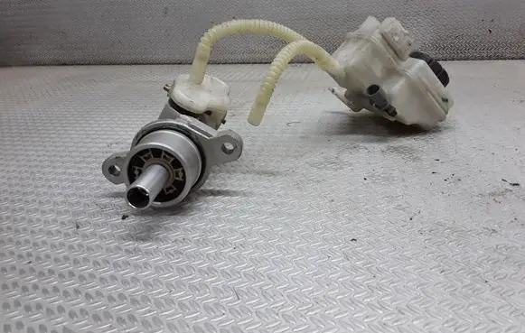 Master brake cylinder