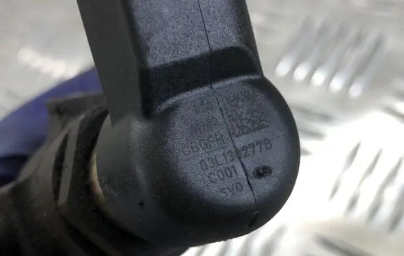 Volkswagen Golf VI Fuel injector 03L130277B