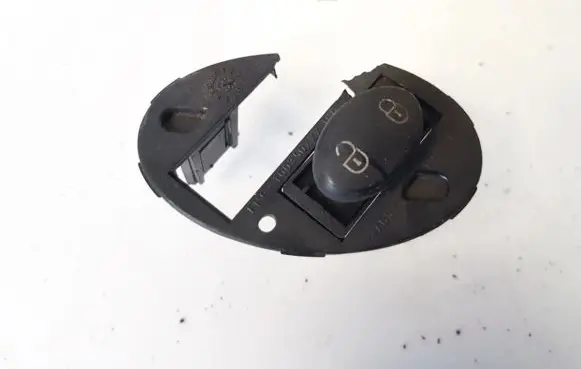 Rover 75 Central locking switch button 9128577