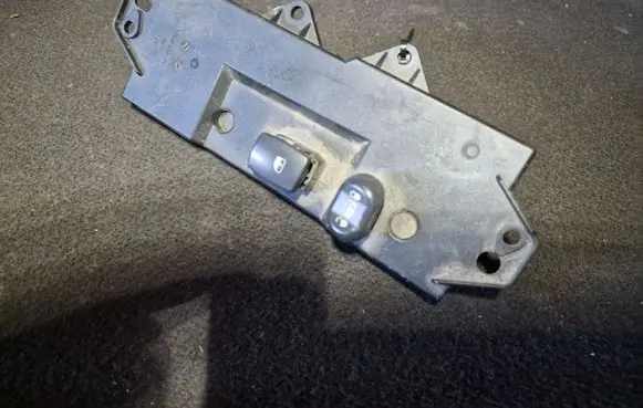 Chrysler Pacifica Electric window control switch 04685982AD