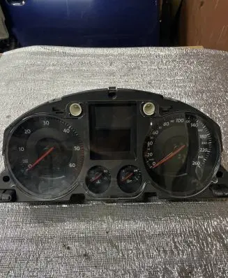 Volkswagen PASSAT B6 Speedometer (instrument cluster) 3C0920860A