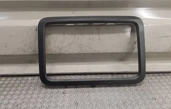 Radio/GPS head unit trim