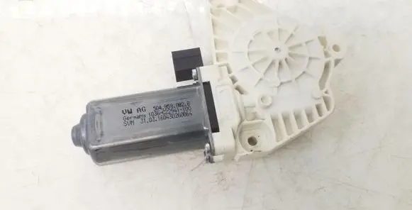 Volkswagen PASSAT B8 Front door window regulator motor 5Q4959802B C22943104